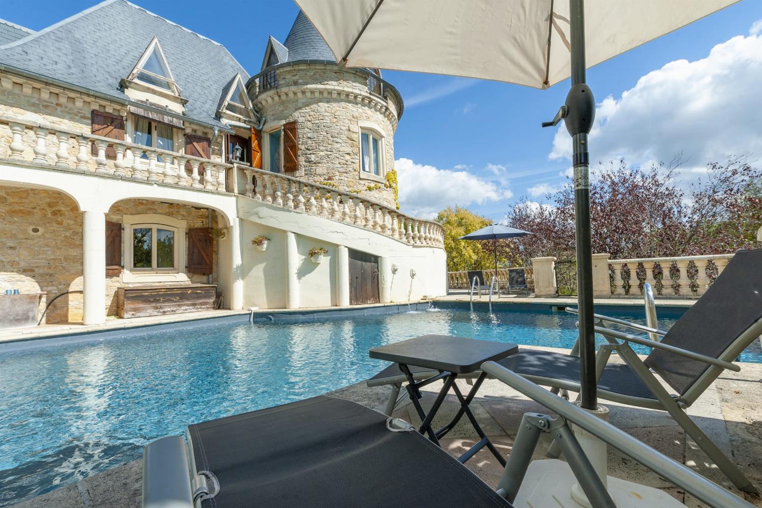 Château de vacances dans le Lot avec piscine privée chauffée