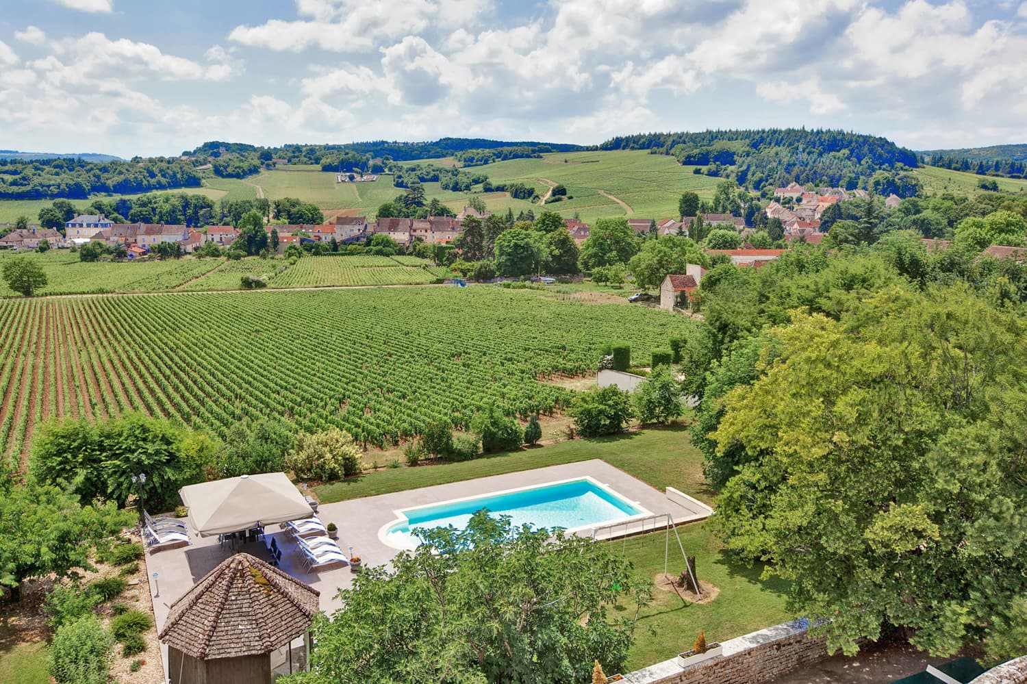 Location de châteaux avec piscine privée en Bourgogne avec vue sur la campagne | Château Saône