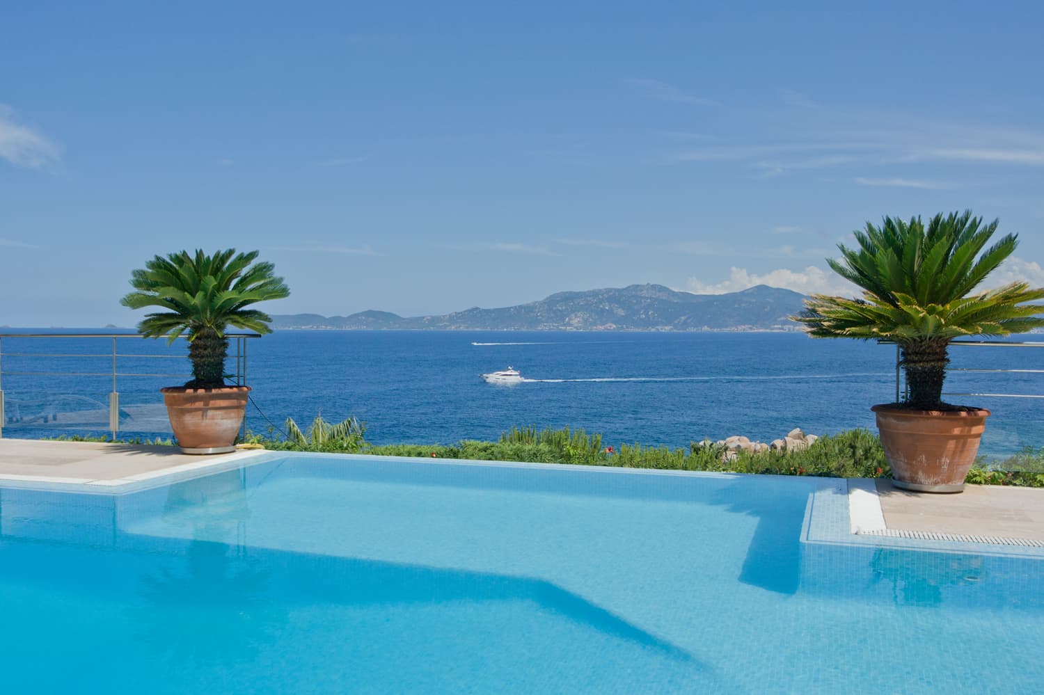 Villa sur la côte de l'île corse avec vue sur la mer Méditerranée et piscine privée | Villa Chiavari