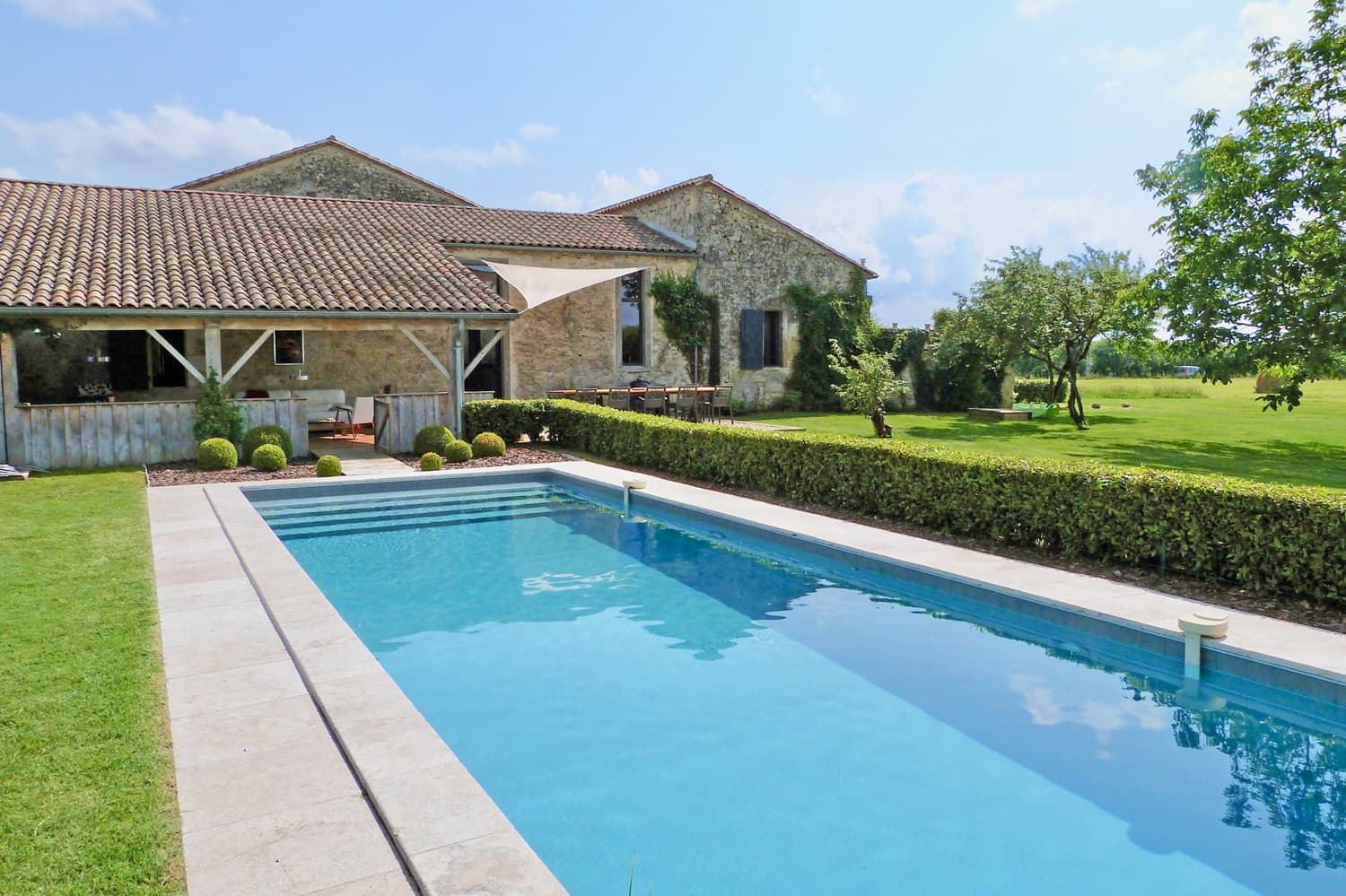 Location saisonnière en Dordogne avec piscine privée | Mounicat