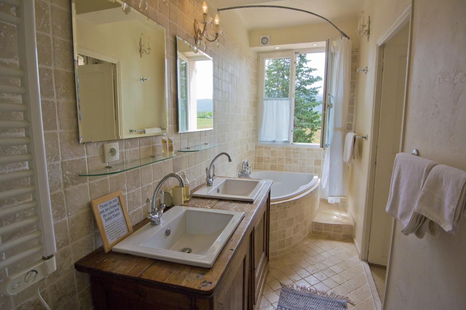 Salle de bain | Location maison en Provence