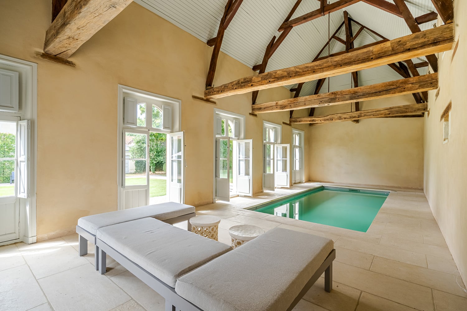 Piscine intérieure chauffée privée