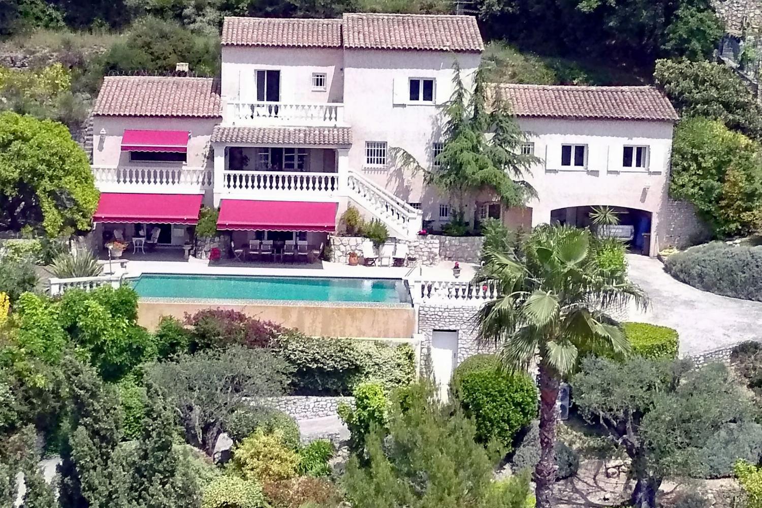 Appartement de vacances en Provence avec piscine privée à débordement chauffée