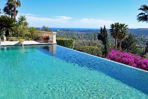 Private heated infinity pool