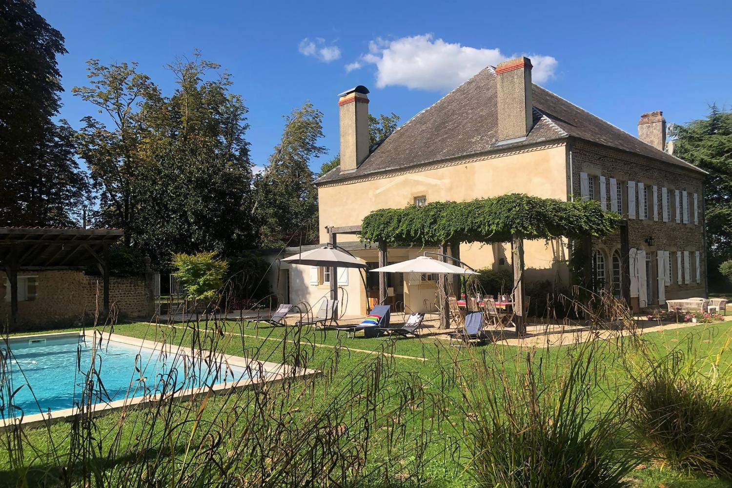Château de vacances dans les Pyrénées-Atlantiques avec piscine privée