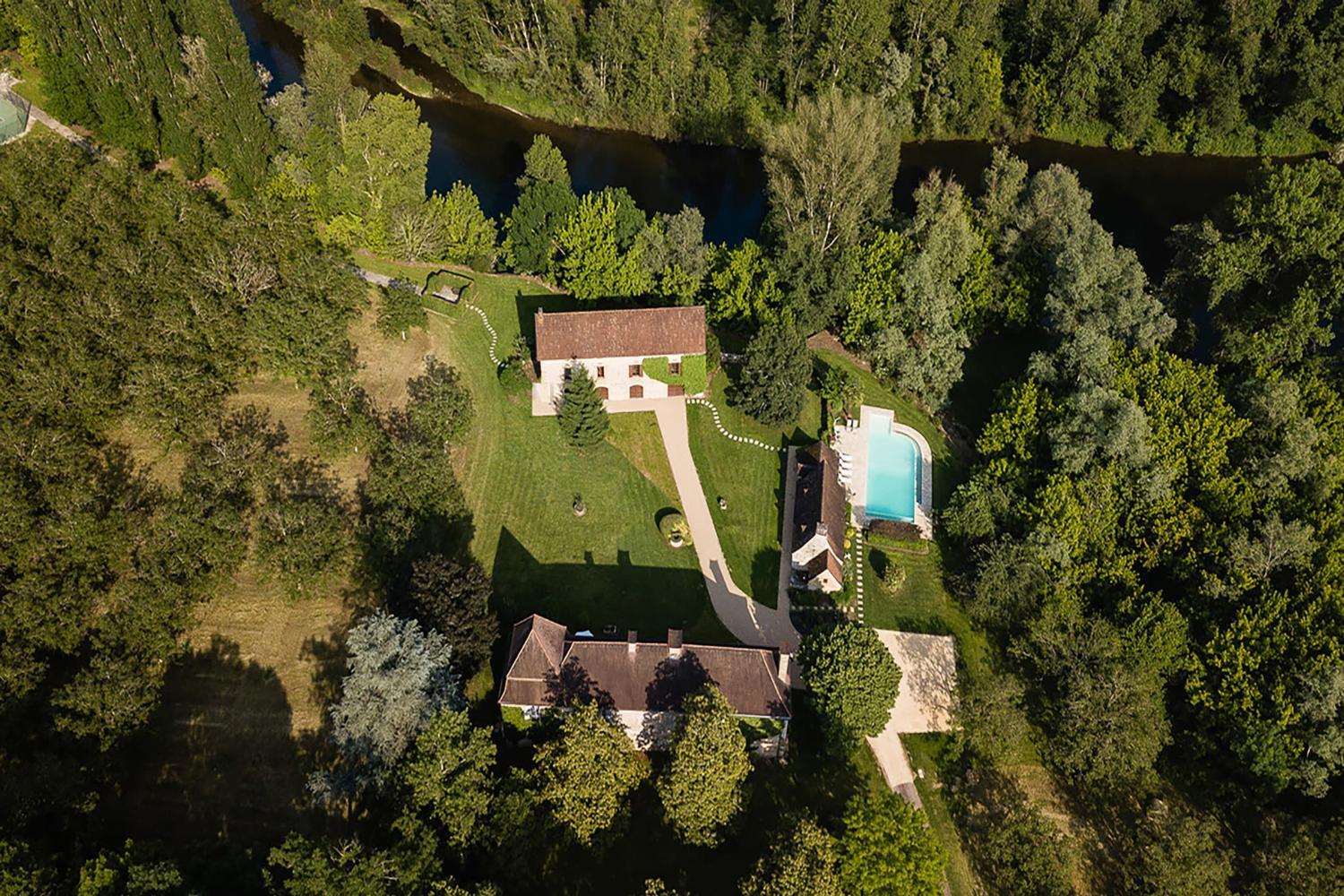 Maison de vacances en Nouvelle-Aquitaine avec piscine privée à débordement