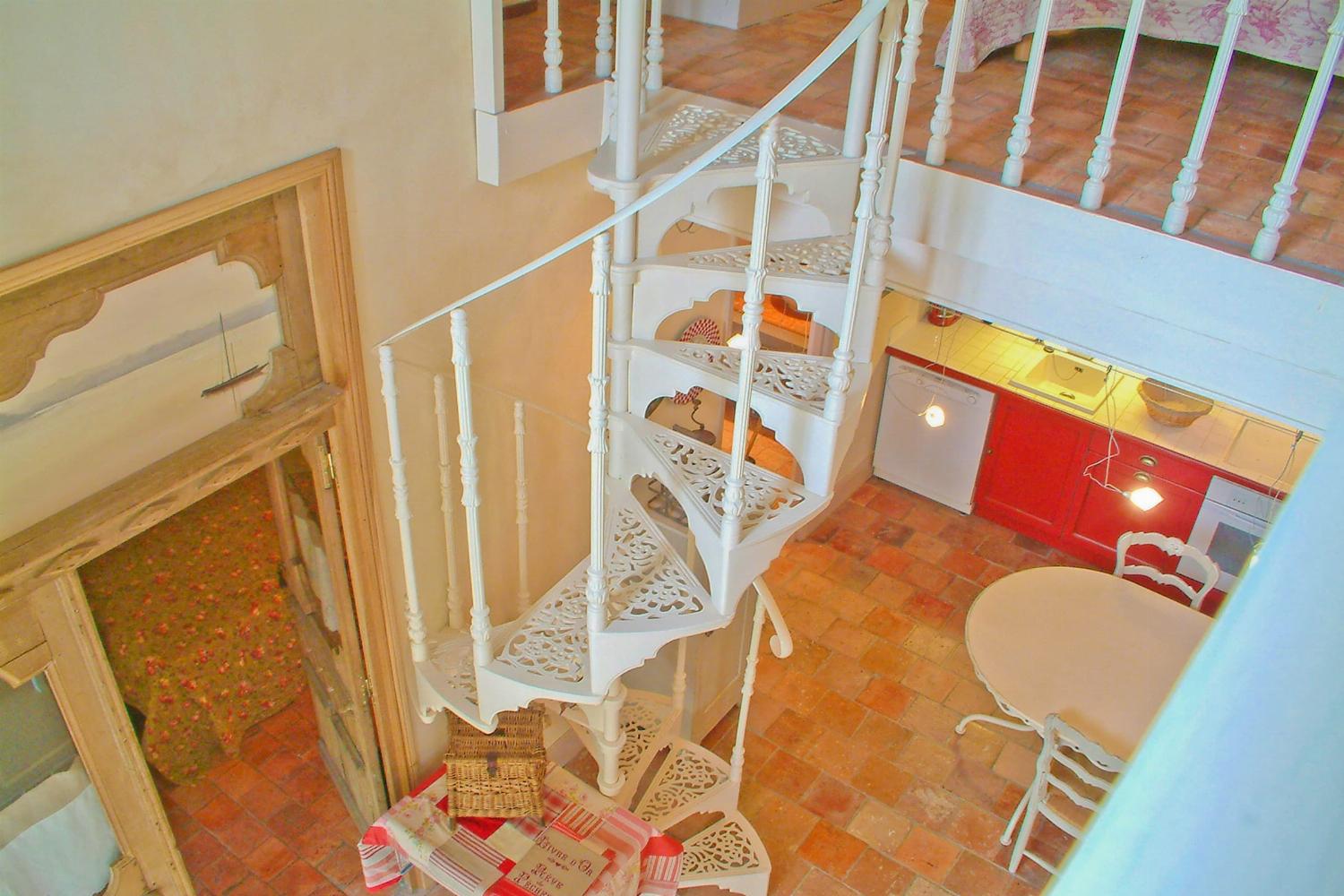 Escalier | Self-catering apartment in Pays de la Loire