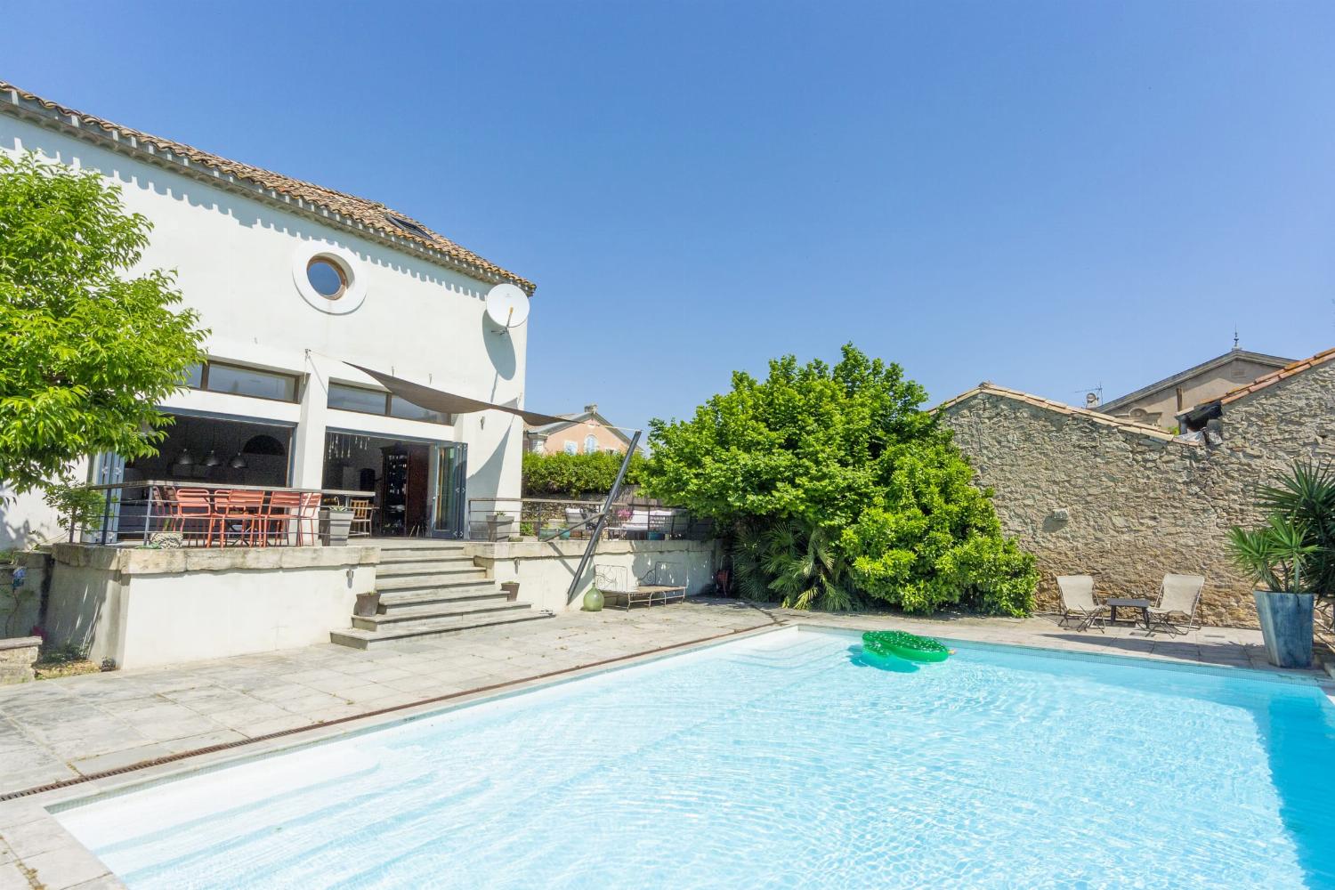 Maison de vacances dans le sud de la France avec piscine privée à débordement