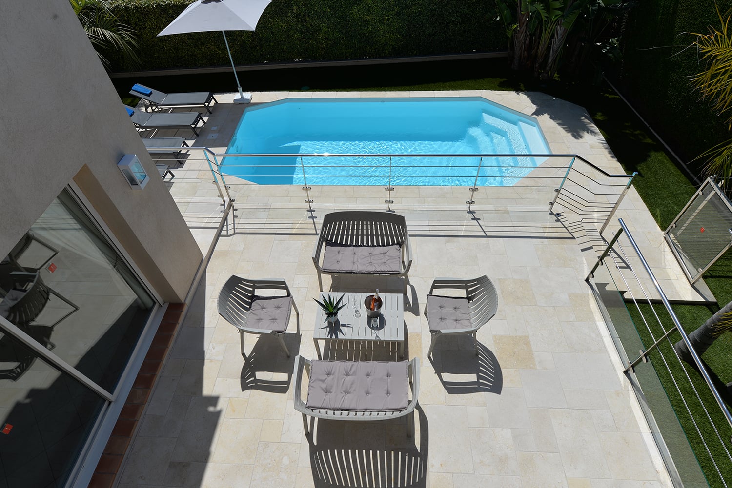Terrasse et piscine privée chauffée
