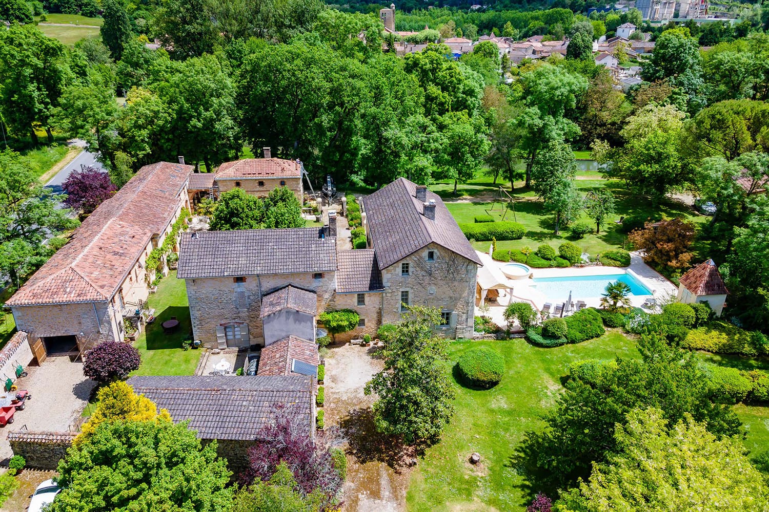 Maison à louer en Nouvelle-Aquitaine avec piscine privée chauffée