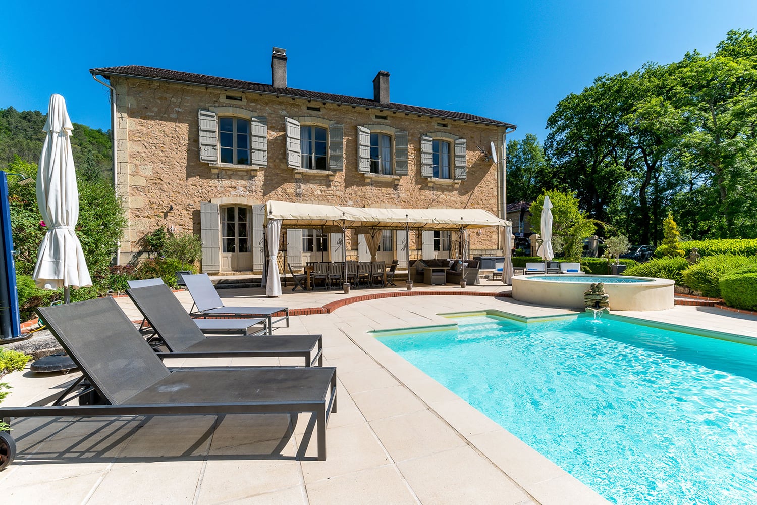 Maison à louer en Nouvelle-Aquitaine avec piscine privée chauffée
