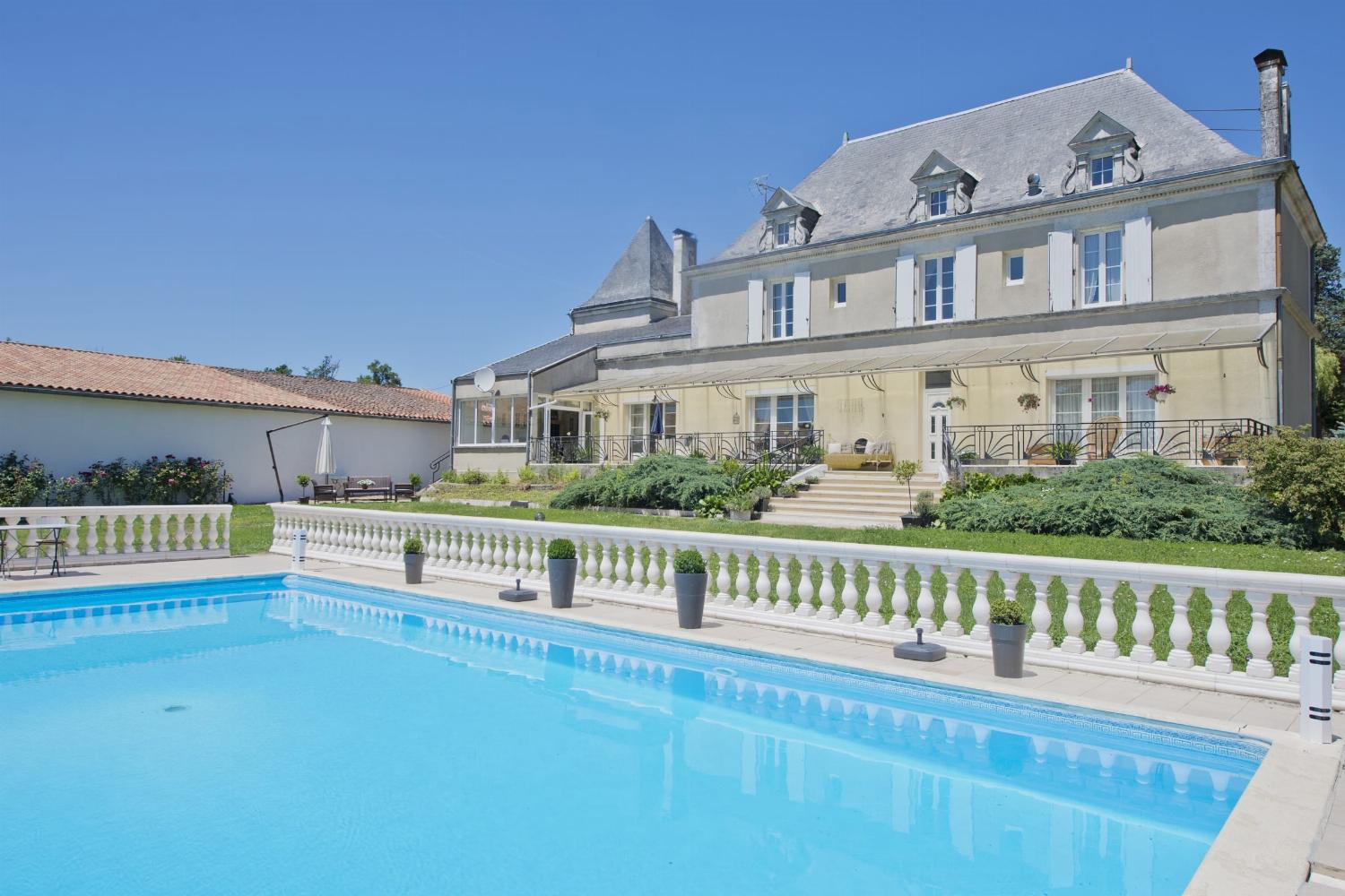 Maison de vacances en Charente avec piscine privée