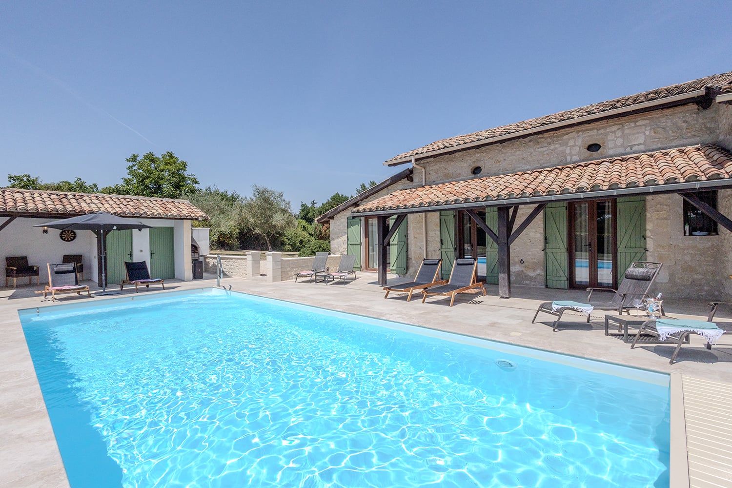 Maison à louer à Nouvelle-Aquitaine avec piscine privée chauffée