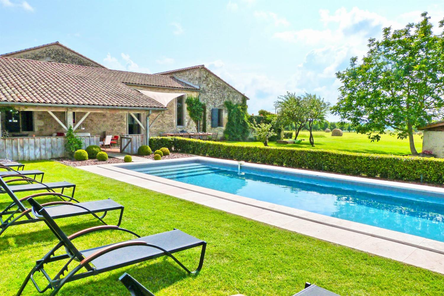 Maison de vacances dans le sud-ouest de la France avec piscine privée chauffée