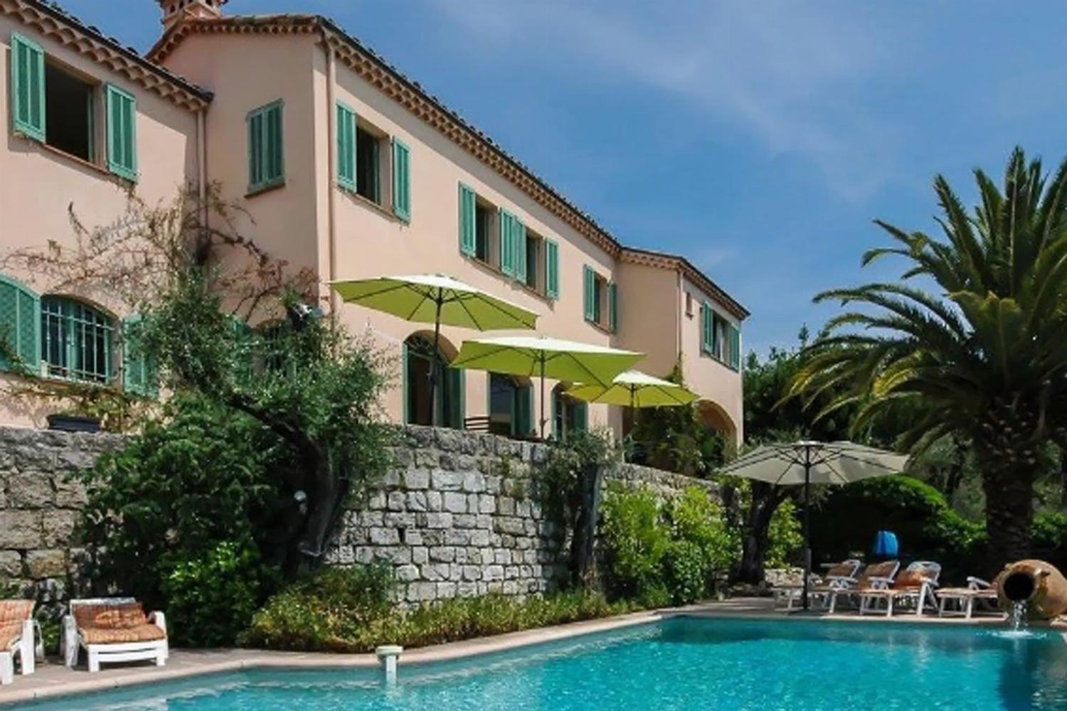 Maison de vacances en Provence avec piscine privée à débordement