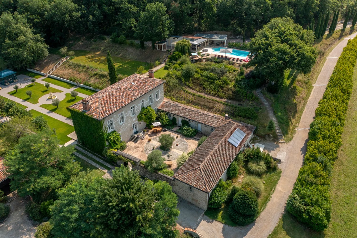 Holiday home in Damiatte with private pool