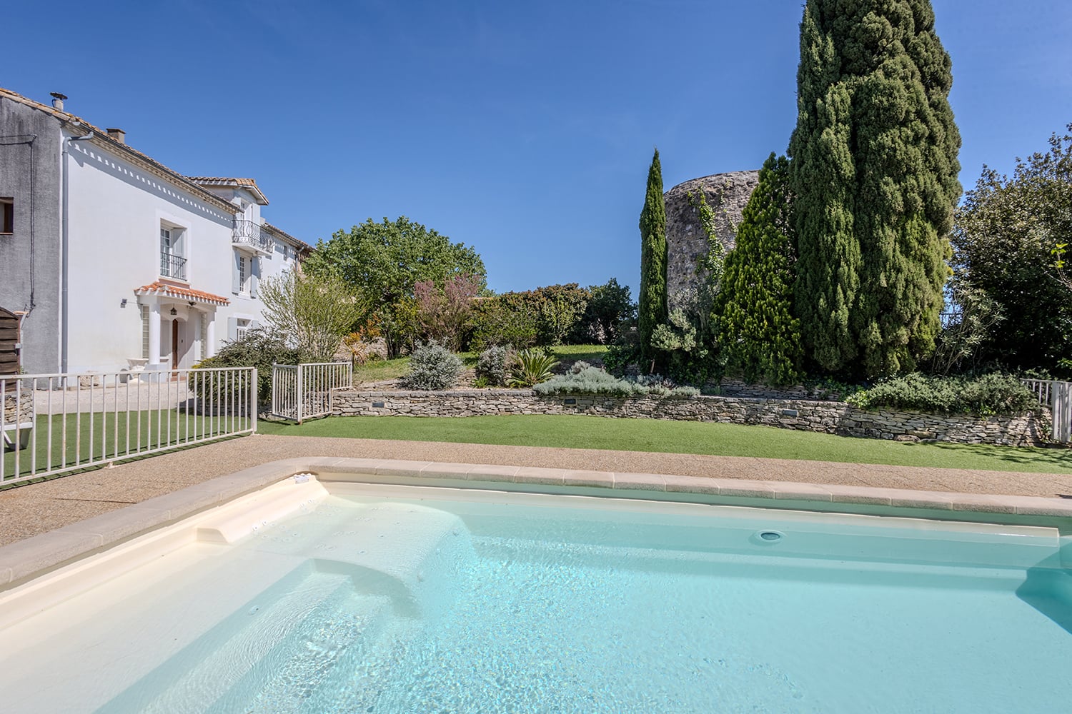 Maison de vacances dans le sud de la France avec piscine privée chauffée
