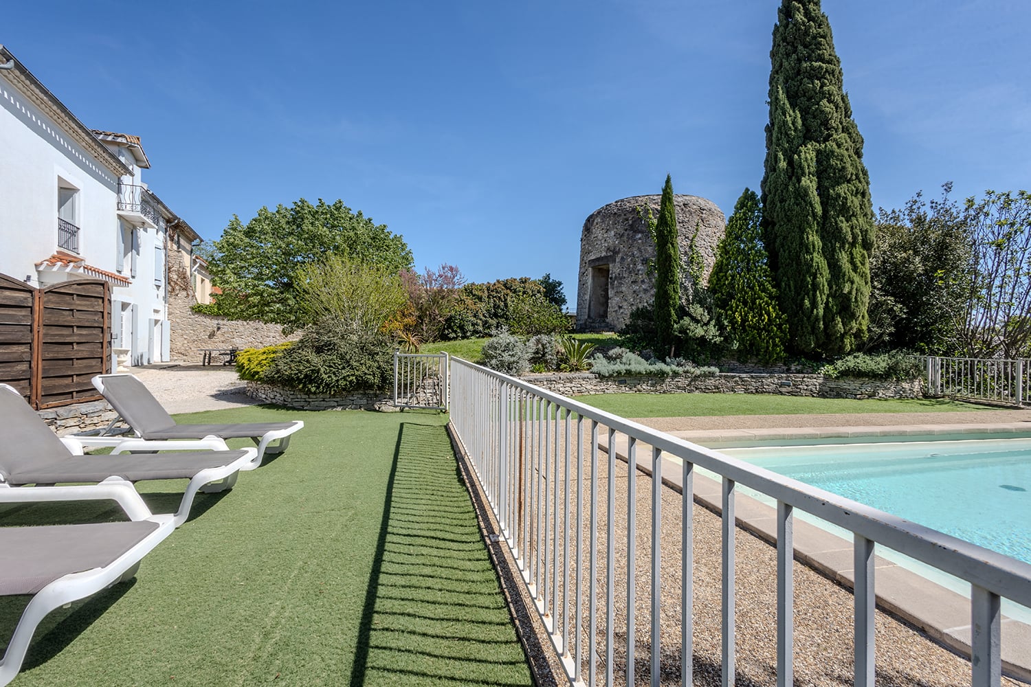 Maison de vacances dans le sud de la France avec piscine privée chauffée
