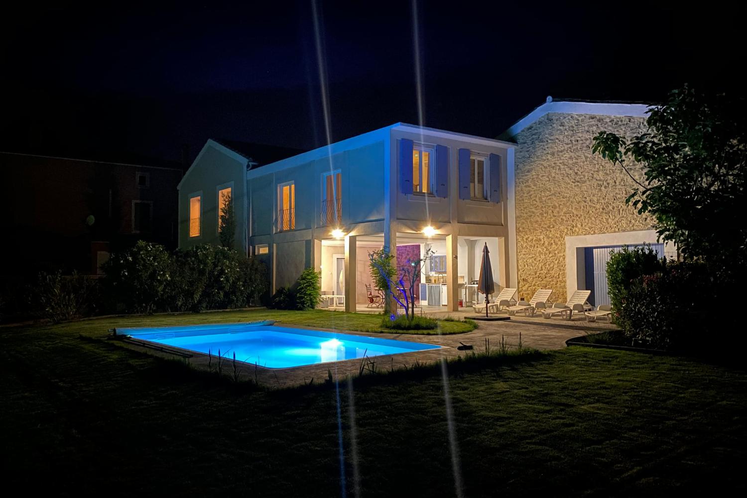 Maison de vacances dans le sud de la France avec piscine privée la nuit
