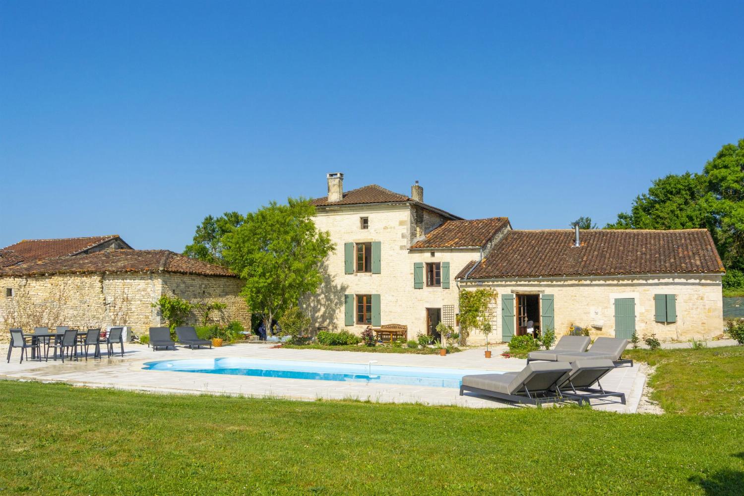 Location de vacances en Charente avec piscine privée chauffée