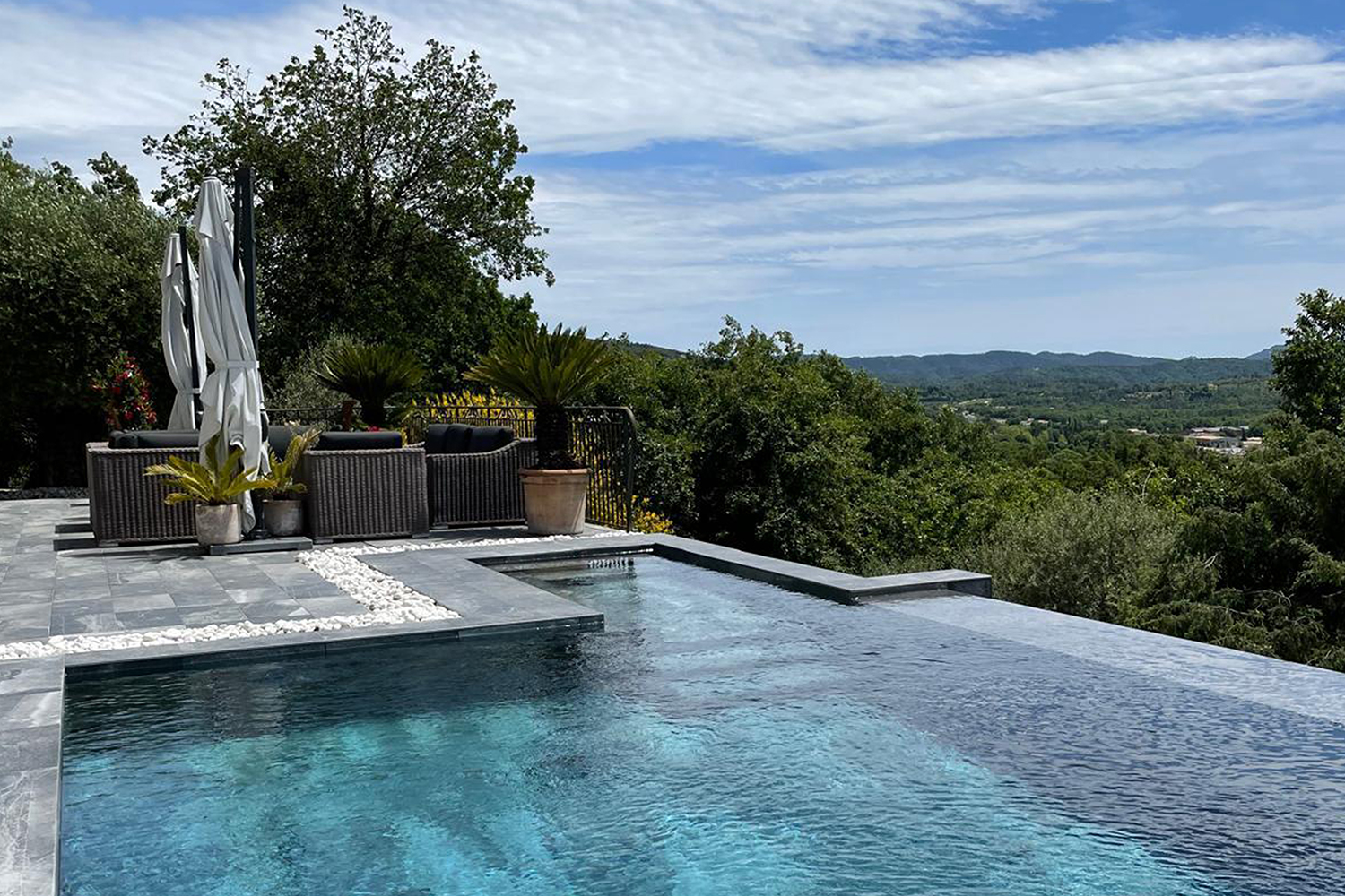 Private infinity pool