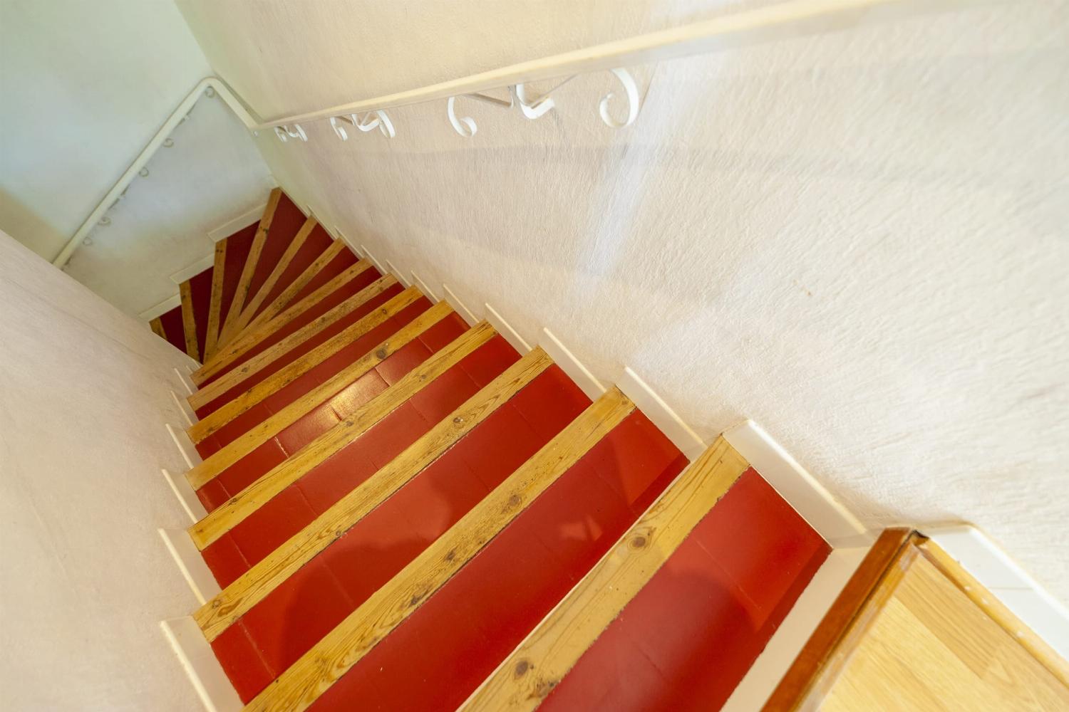 Escalier | Maison de vacances en Occitanie