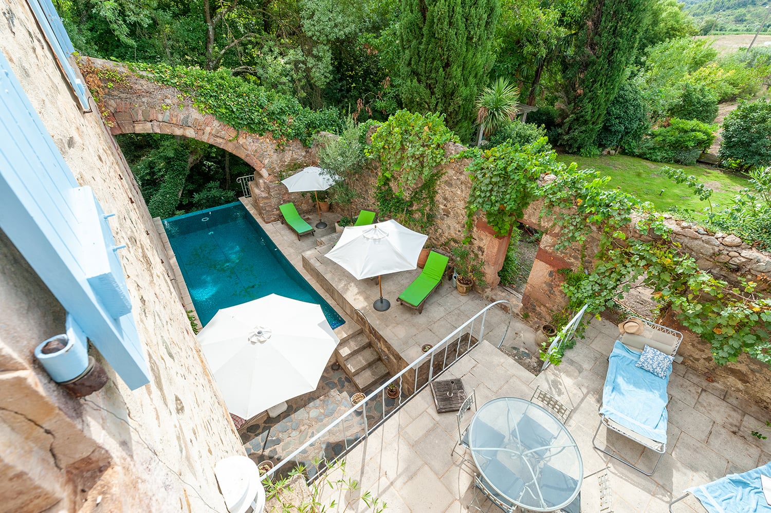 Piscine privée à débordement