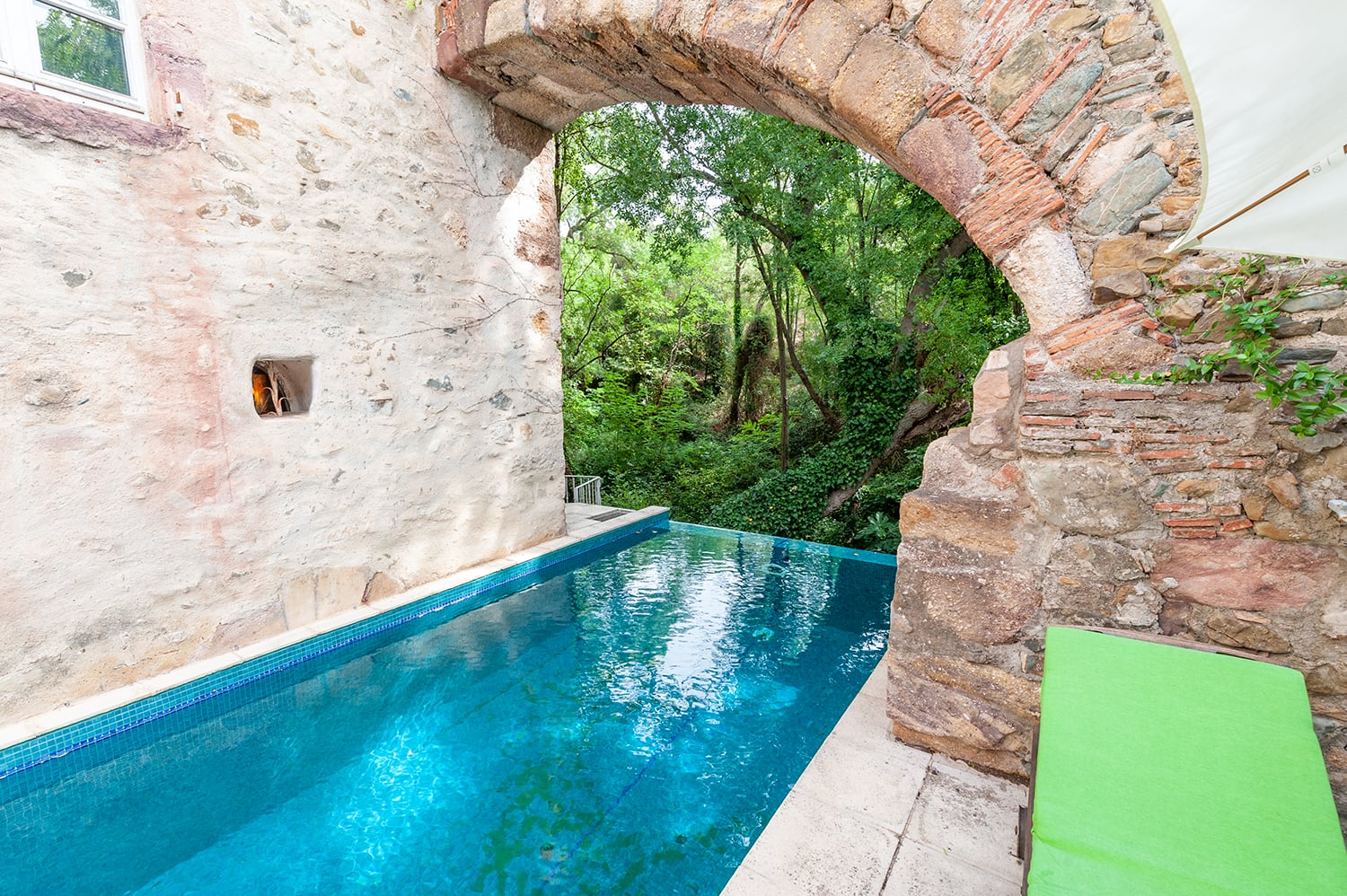 Piscine privée à débordement