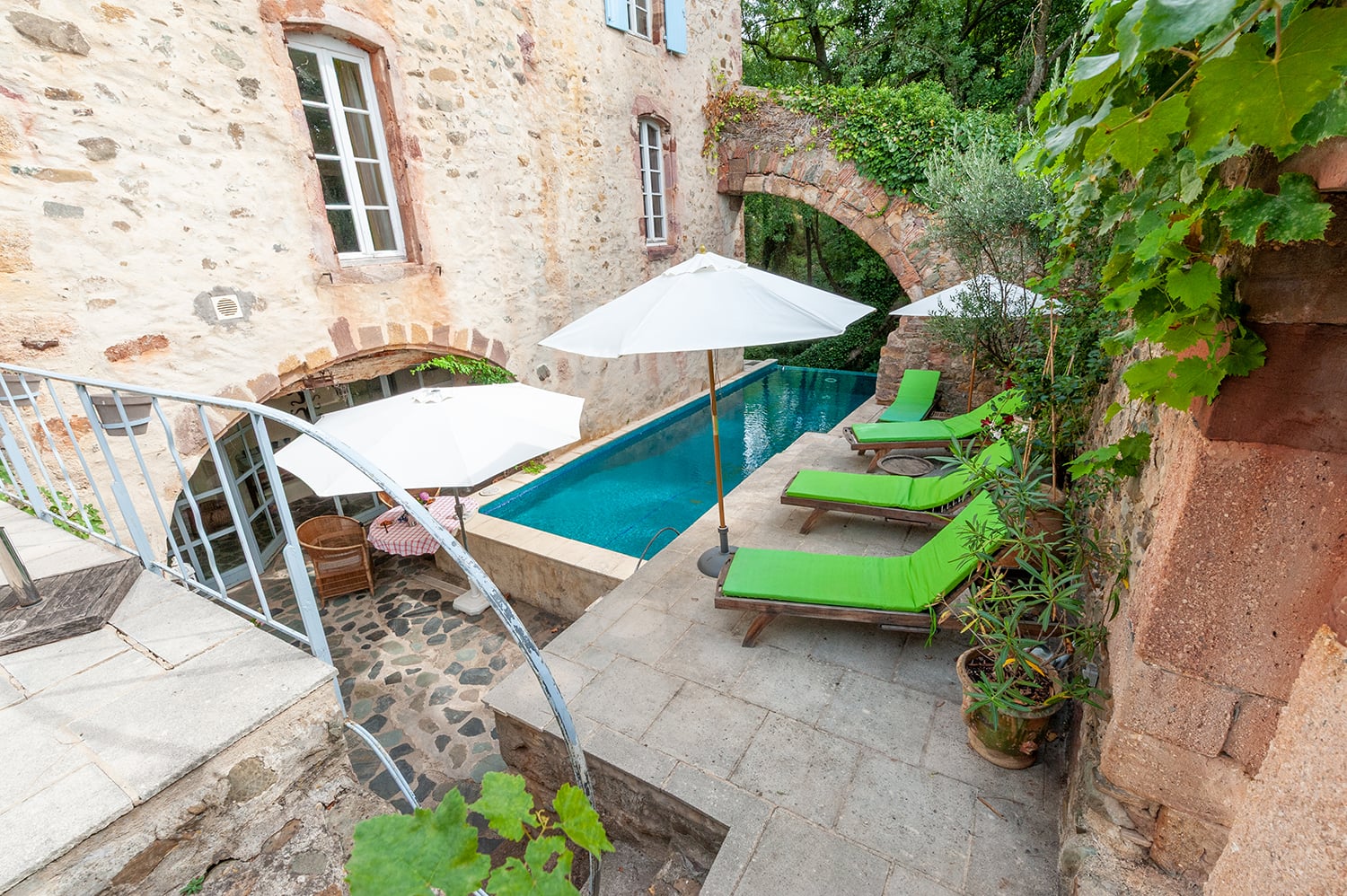 Piscine privée à débordement