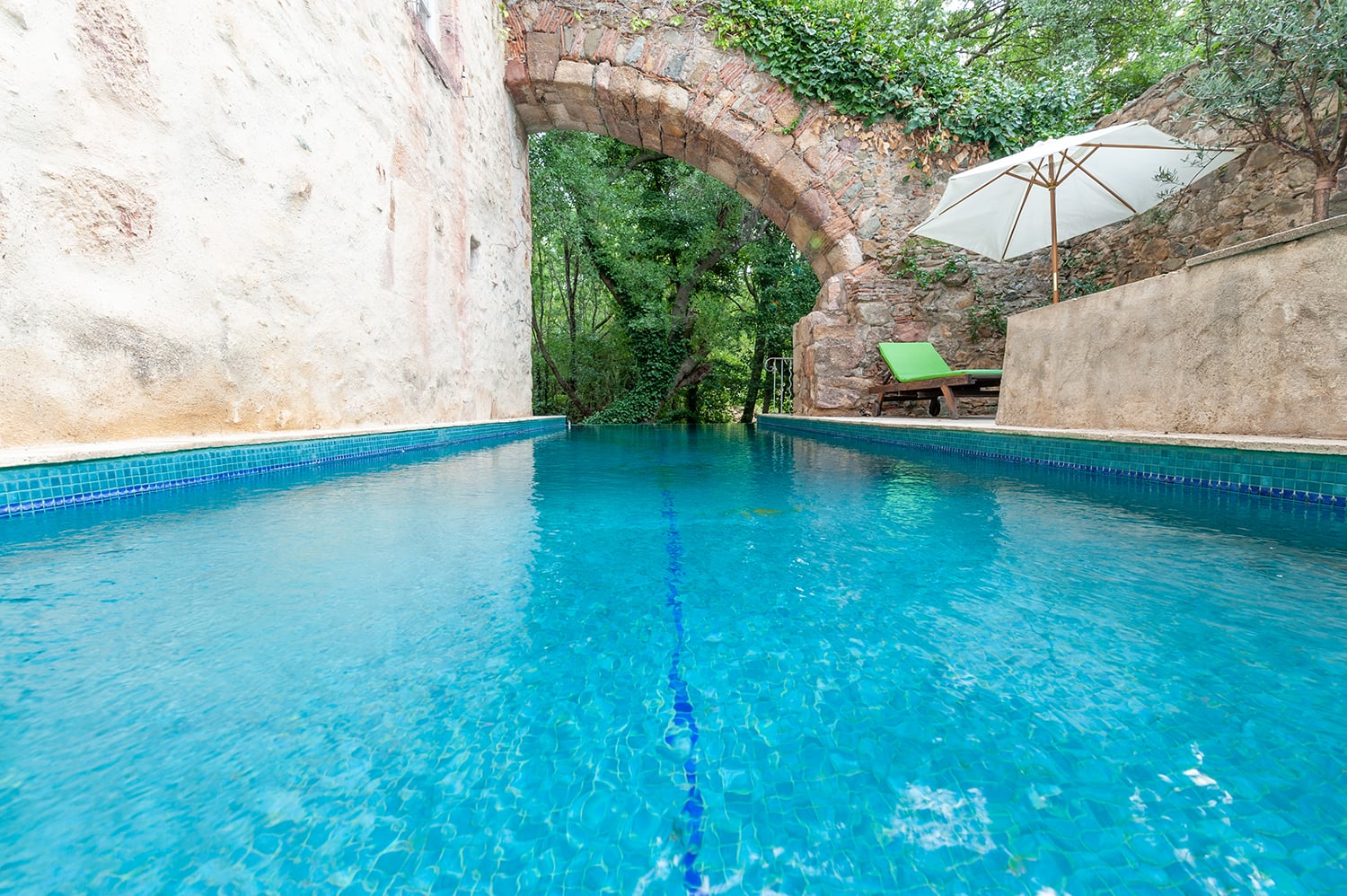 Piscine privée à débordement