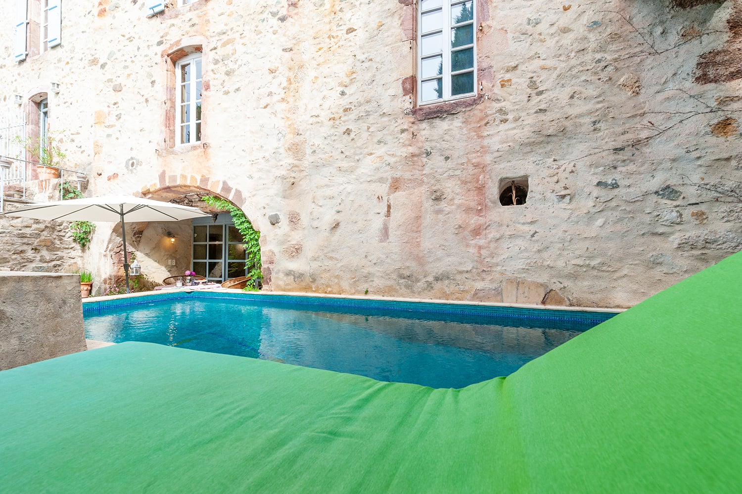 Piscine privée à débordement