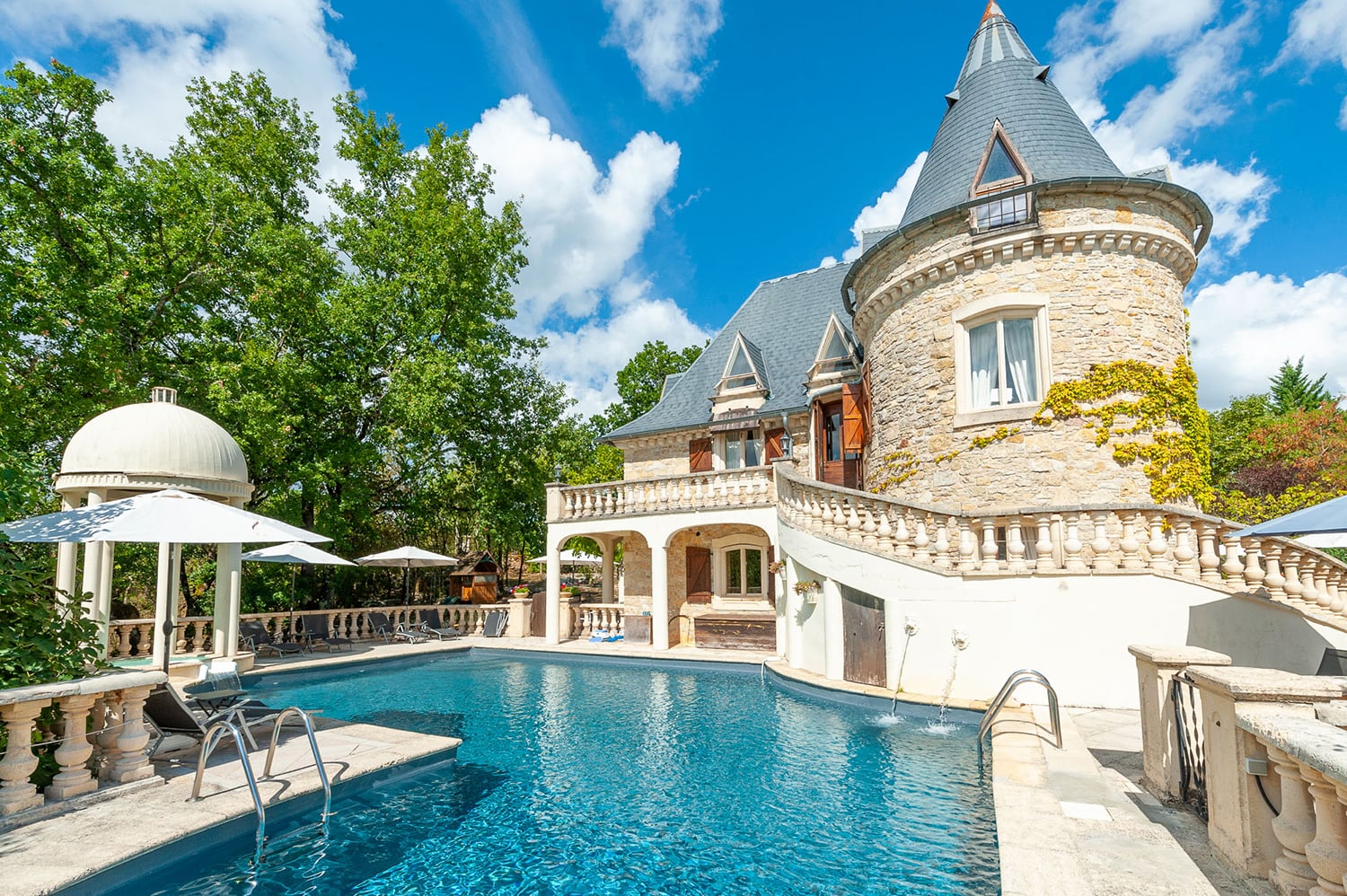 Château de vacances à Cambayrac avec piscine privée