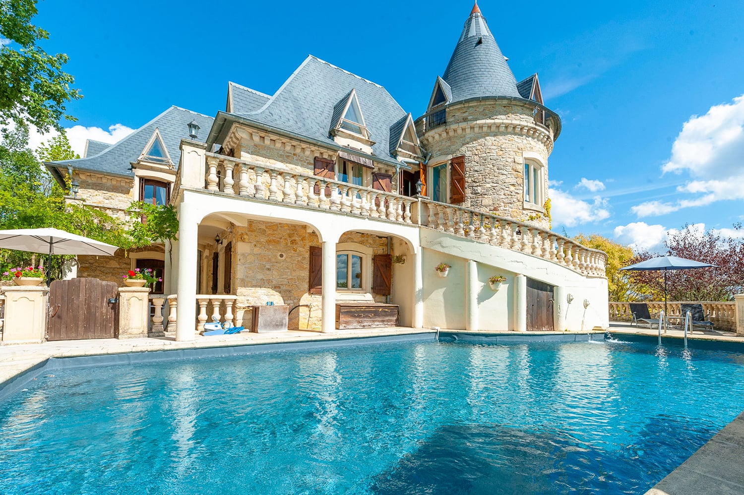 Holiday château in Cambayrac with private pool