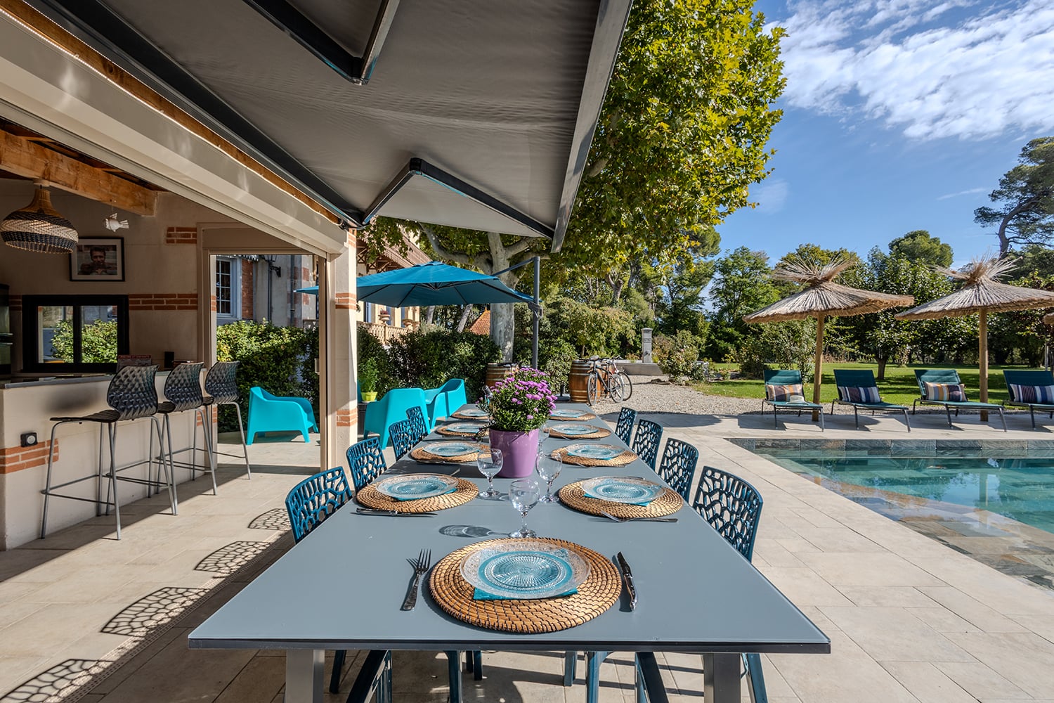 Terrasse de salle à manger ombragée