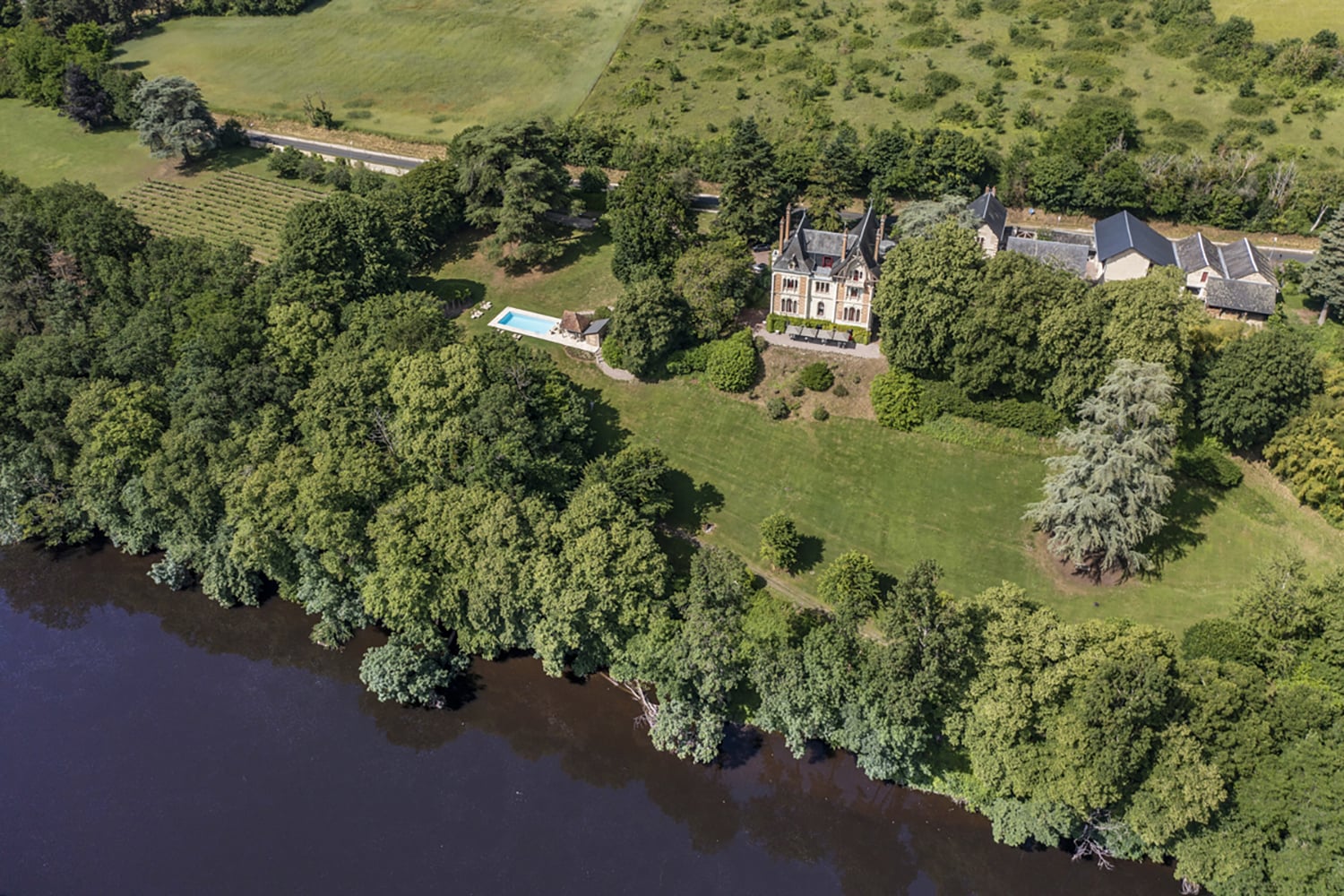 Château de vacances en Nouvelle-Aquitaine avec piscine privée chauffée