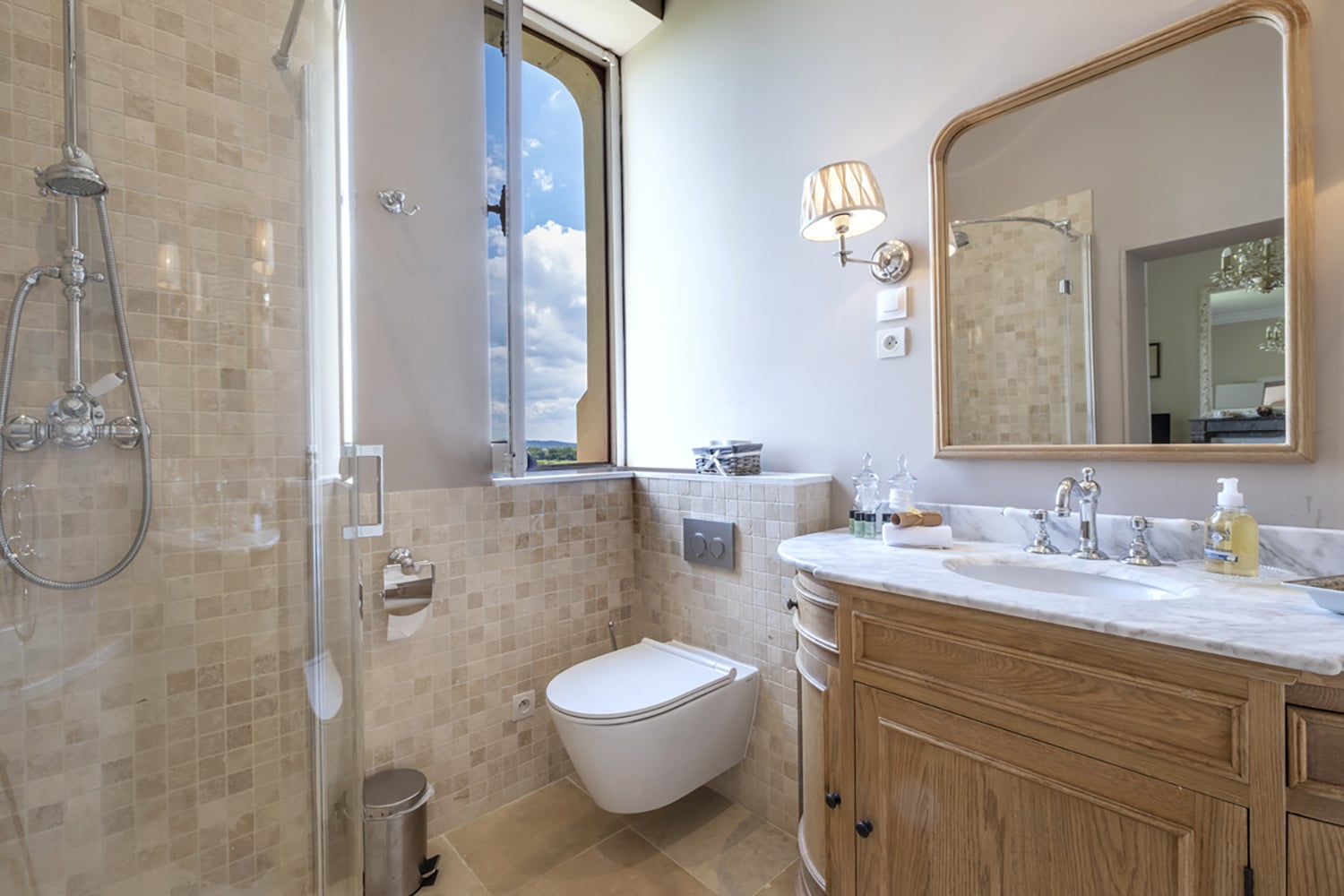 Salle de bain | Holiday château in Nouvelle-Aquitaine