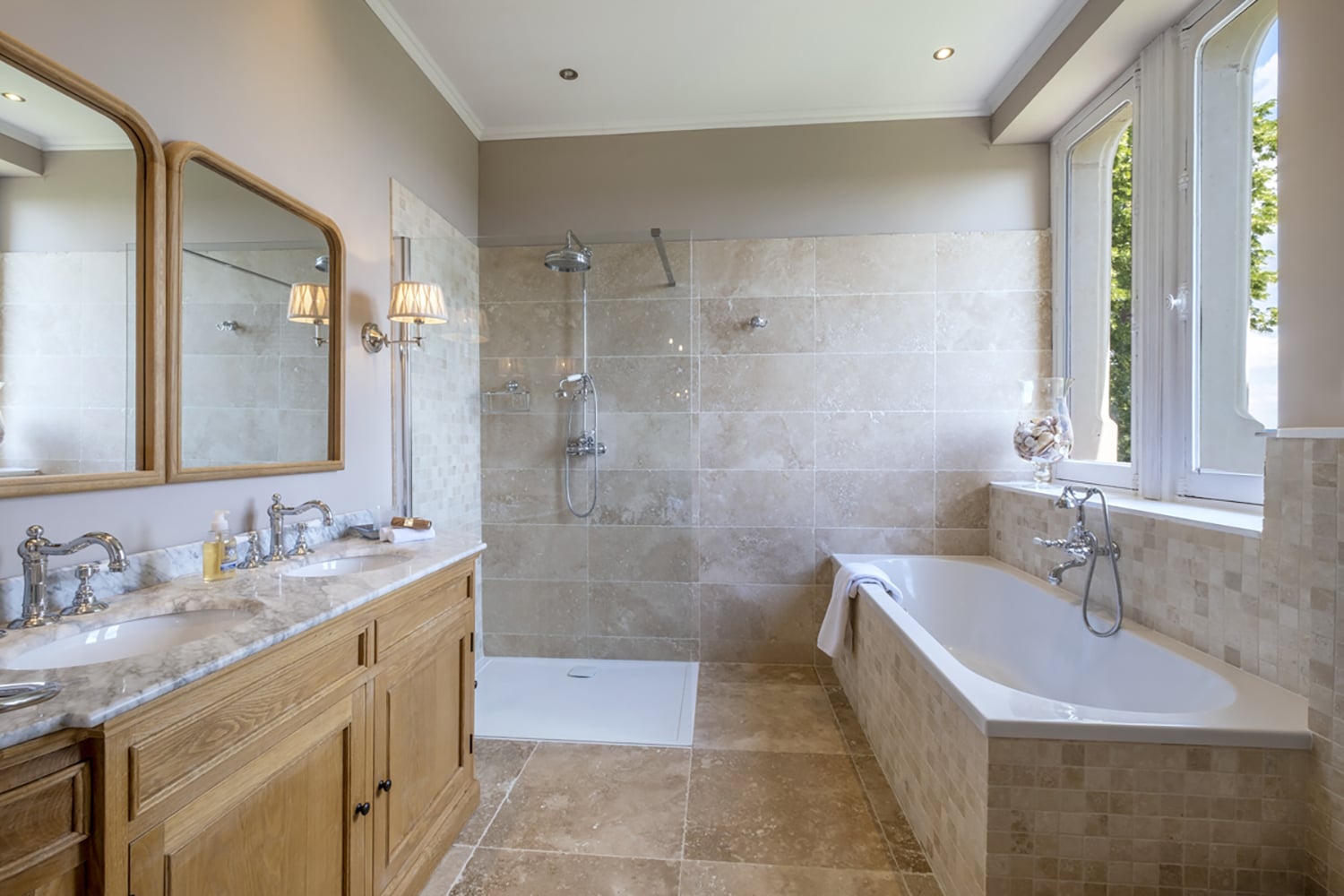 Salle de bain | Holiday château in Nouvelle-Aquitaine