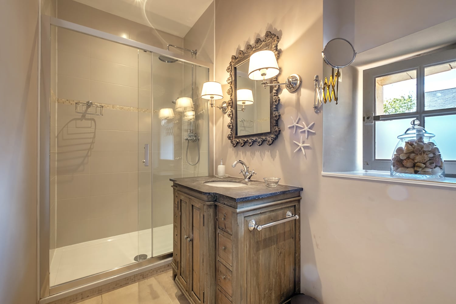 Salle de bain | Holiday château in Nouvelle-Aquitaine