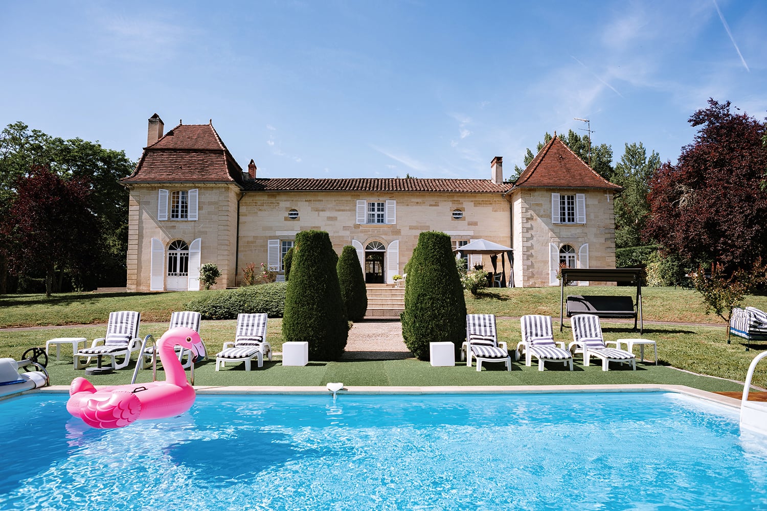 Château de vacances en Dordogne avec piscine privée chauffée Château de vacances en Dordogne avec piscine privée chauffée