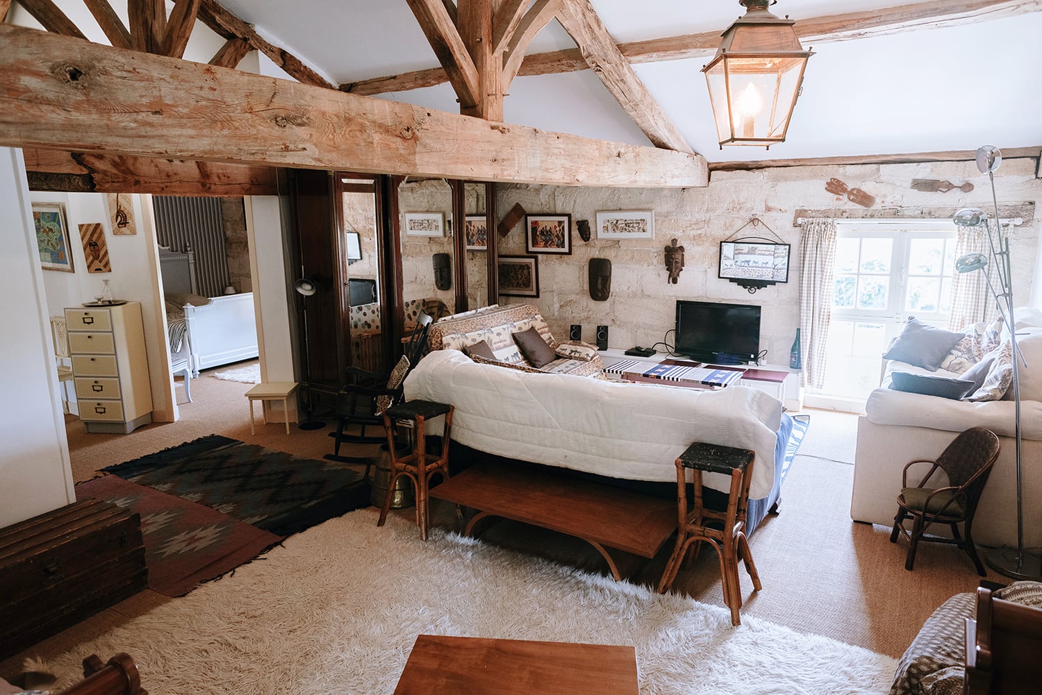 Espace ouvert avec deux lits simples | Château de vacances en Dordogne