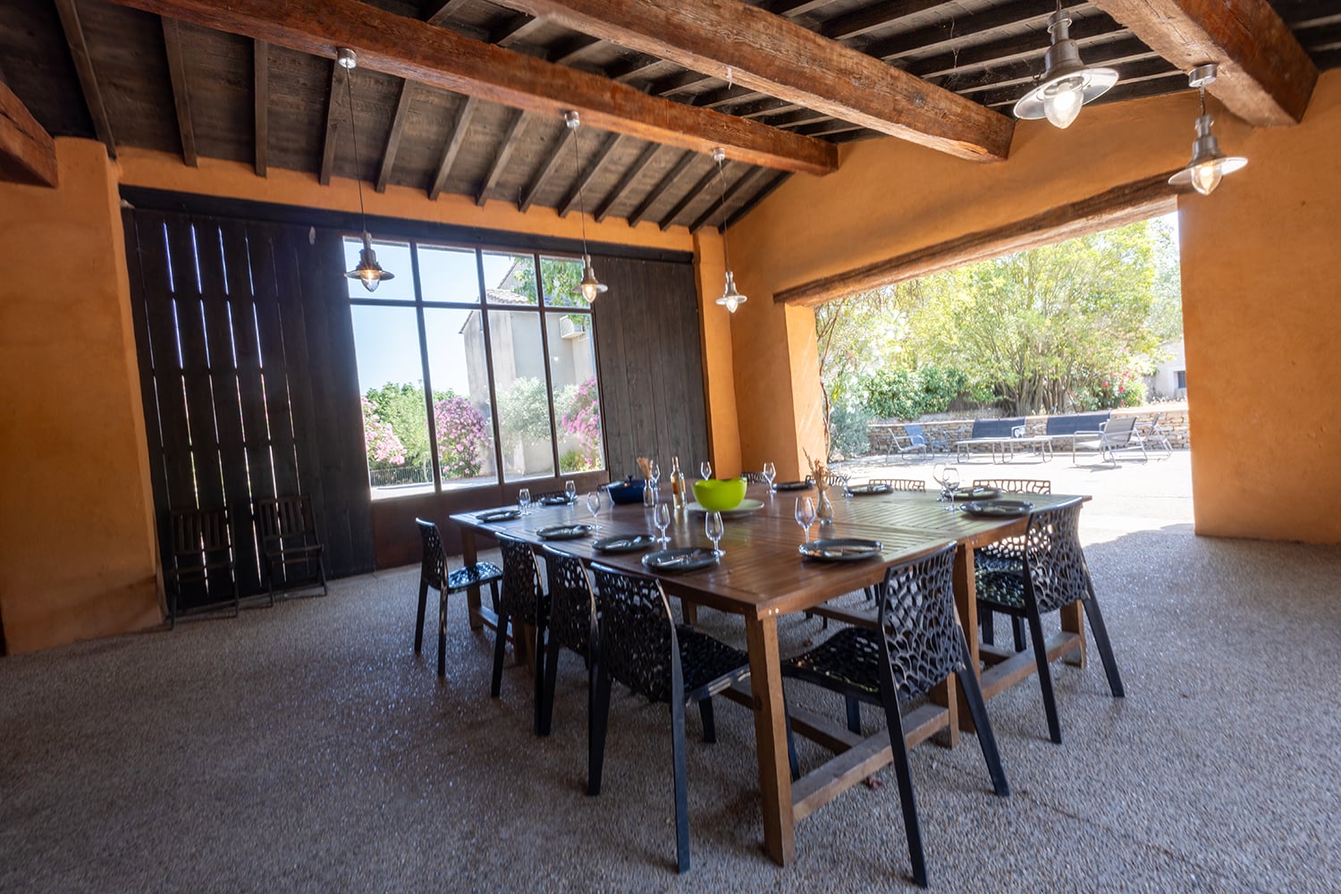 Terrasse couverte pour les repas