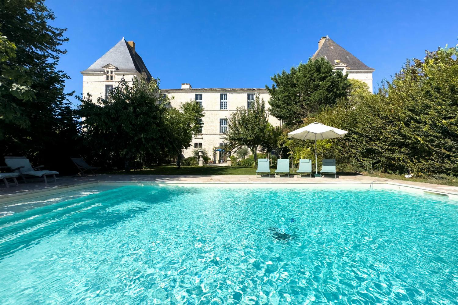Château de vacances en Nouvelle-Aquitaine avec piscine privée