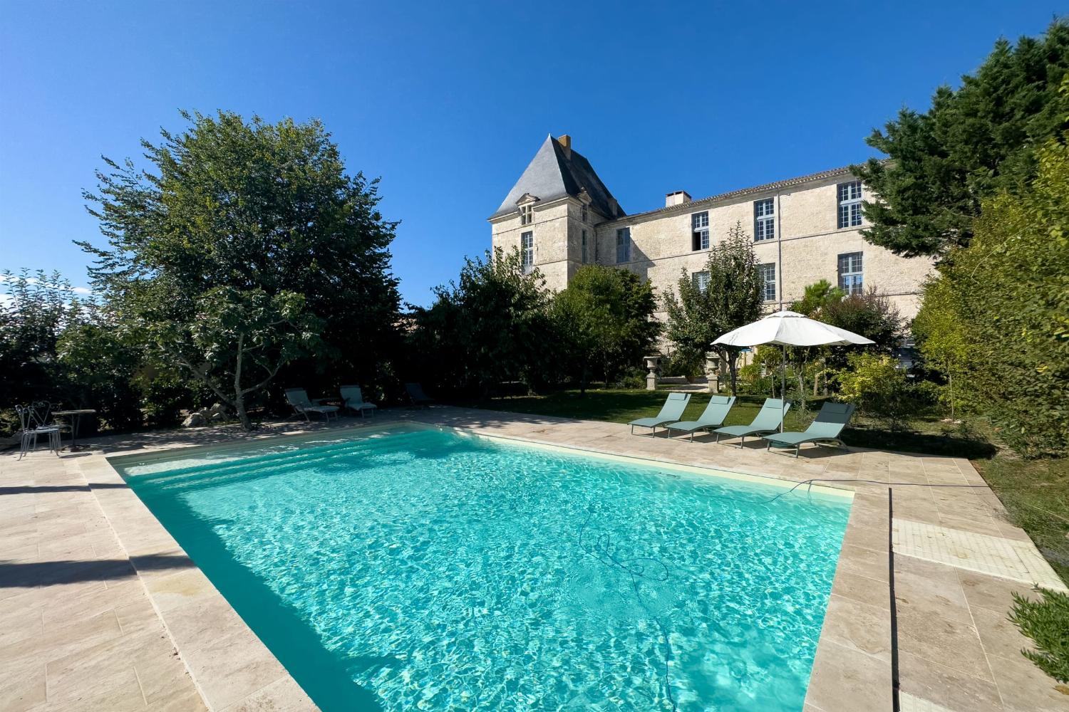 Château de vacances en Nouvelle-Aquitaine avec piscine privée