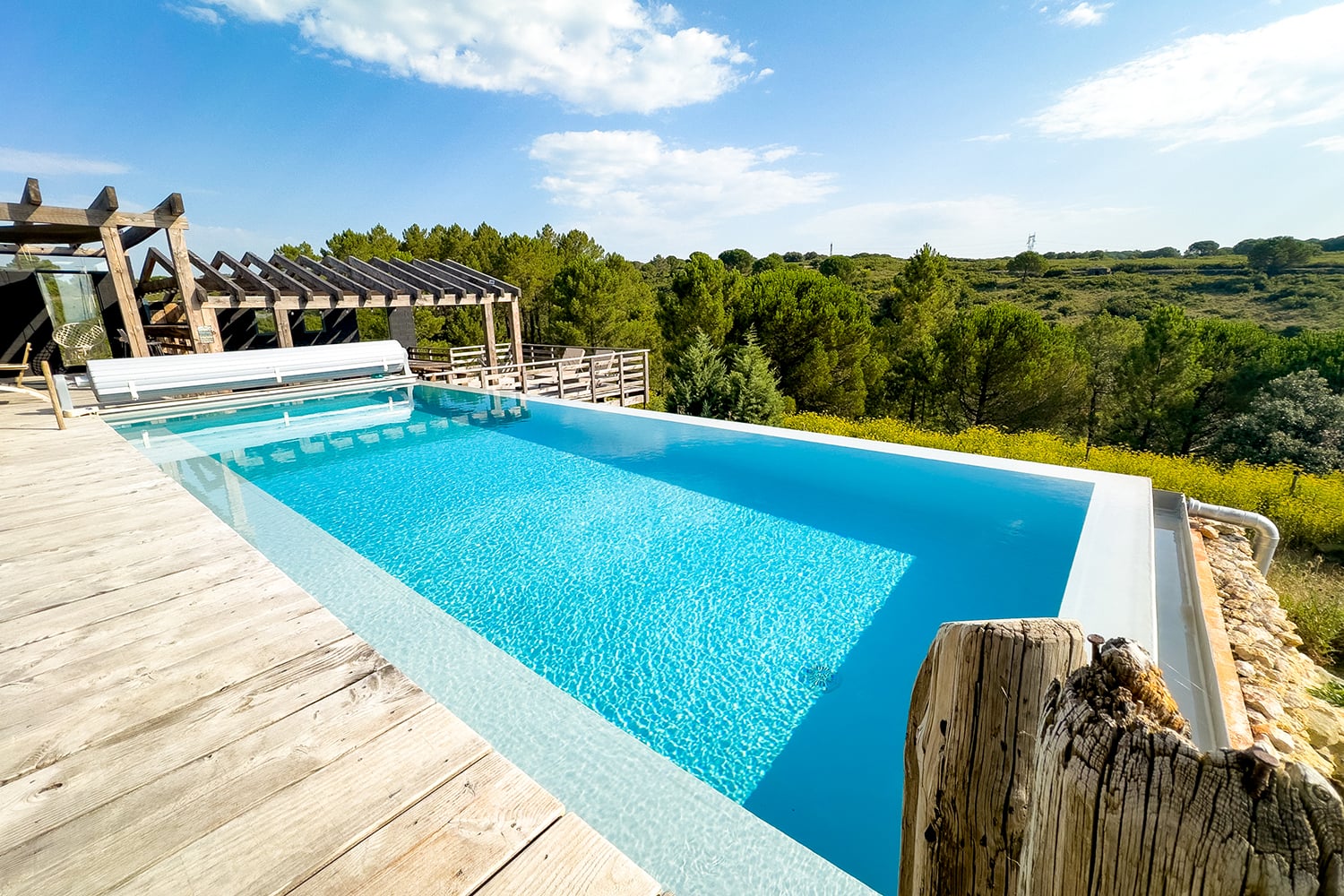 Piscine privée chauffée à débordement