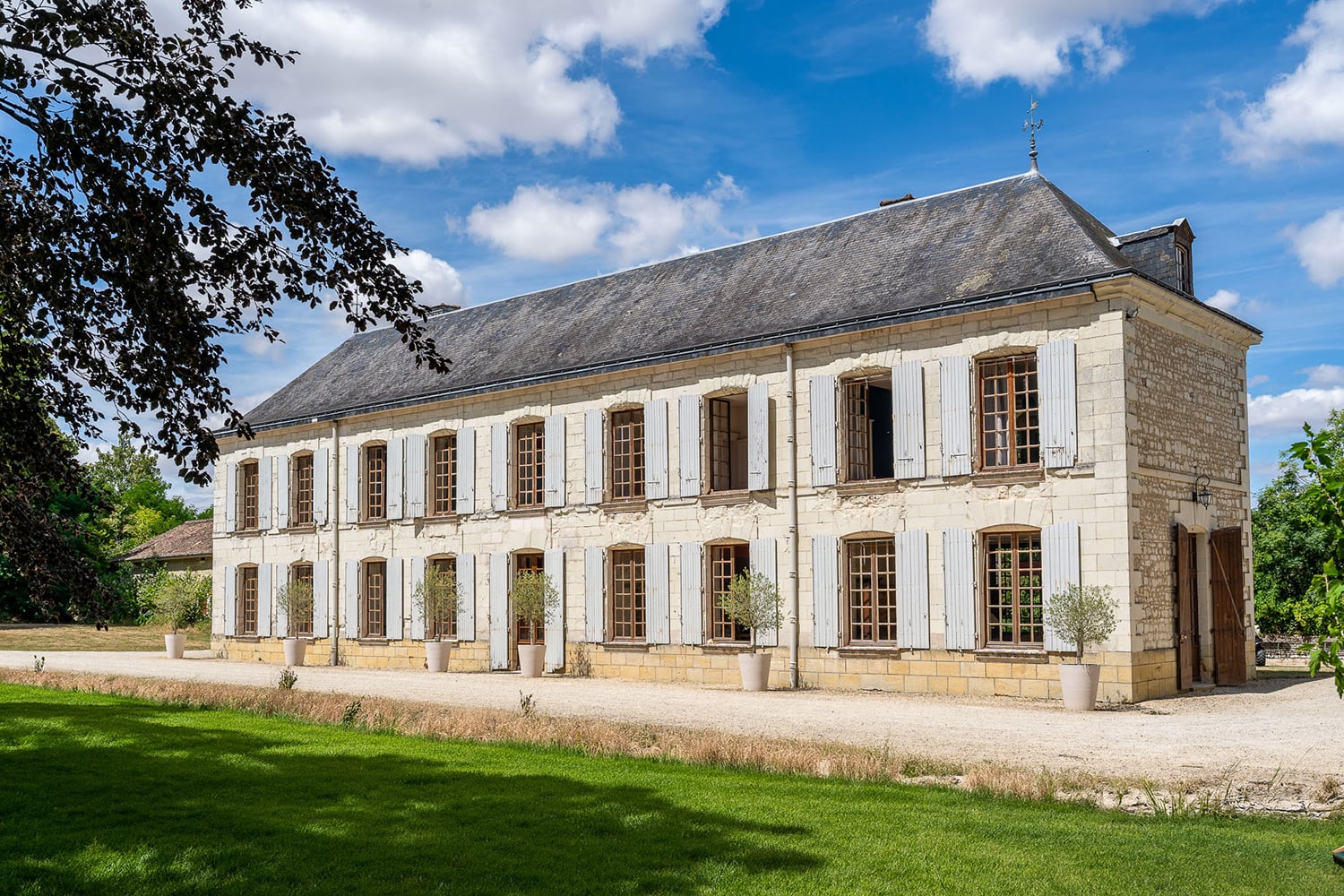 Holiday château in Nouvelle-Aquitaine with private pool