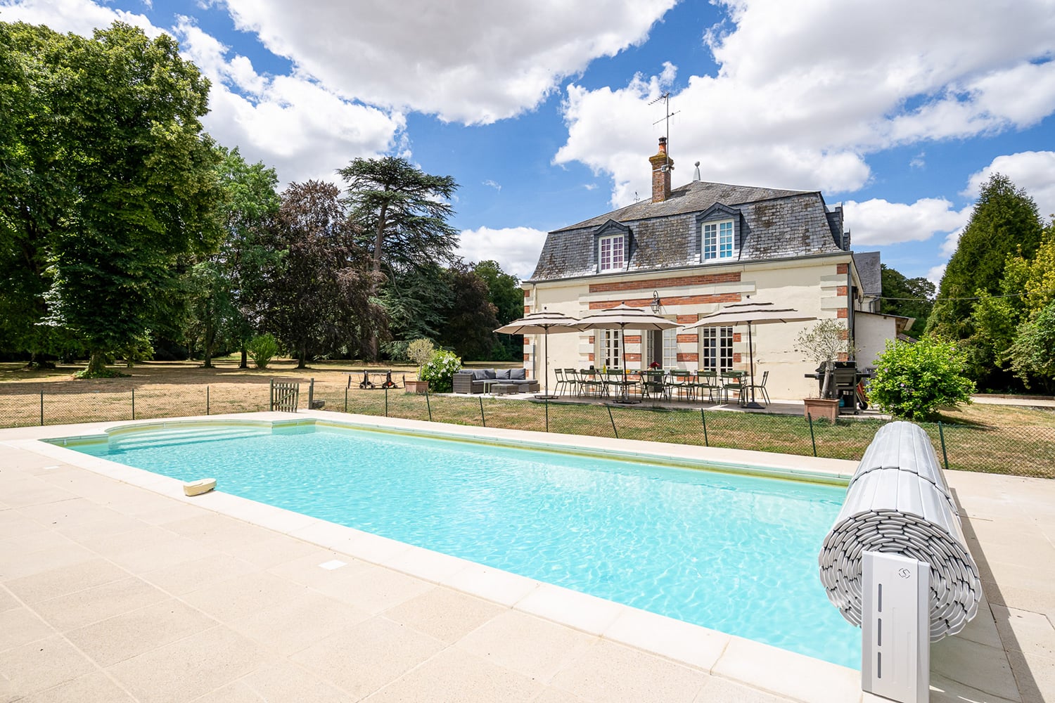 Holiday château in Nouvelle-Aquitaine with private pool