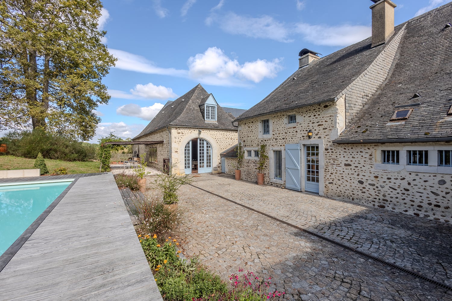 Maison d'été à côté de la piscine