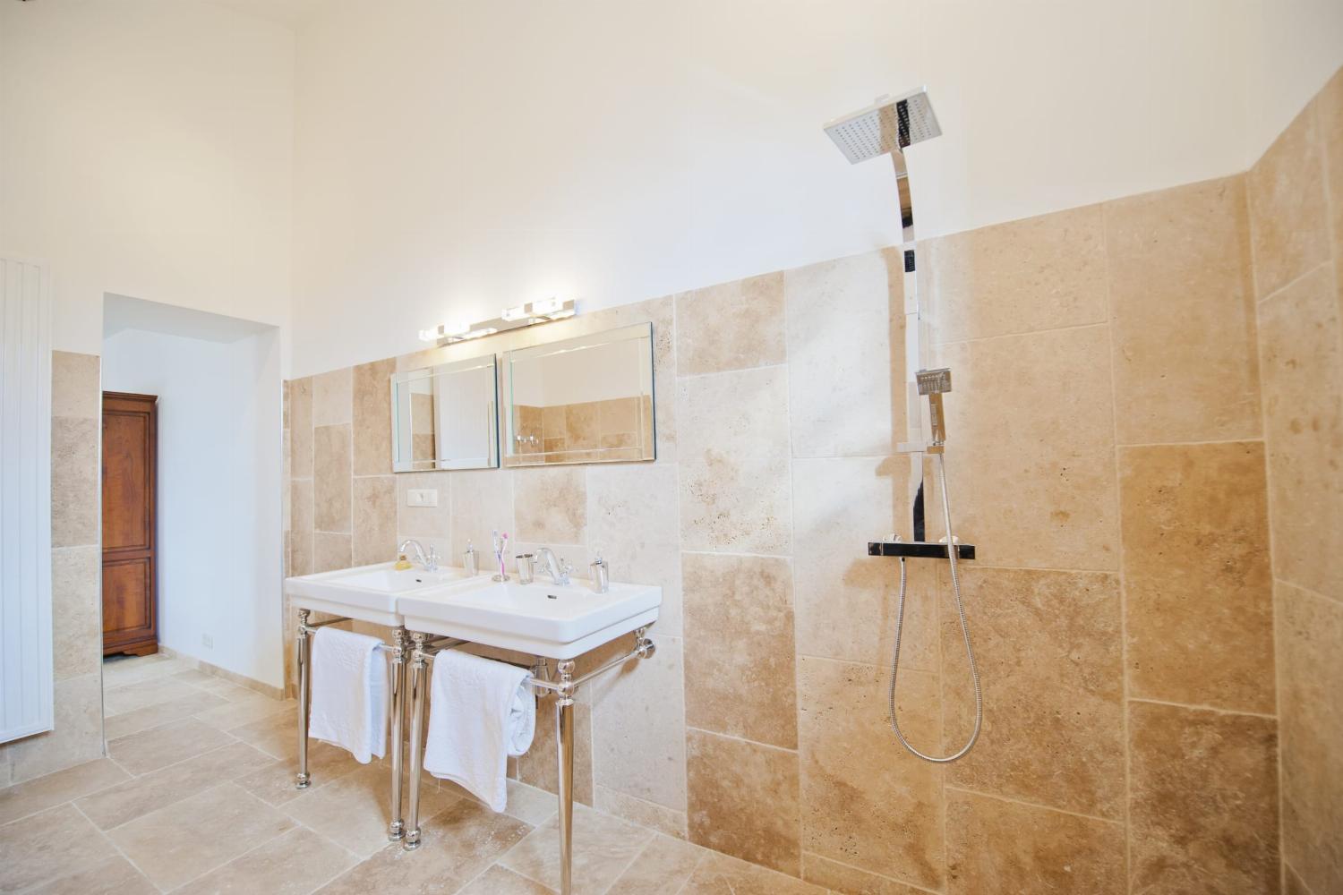 Salle de bain | Location maison en Provence