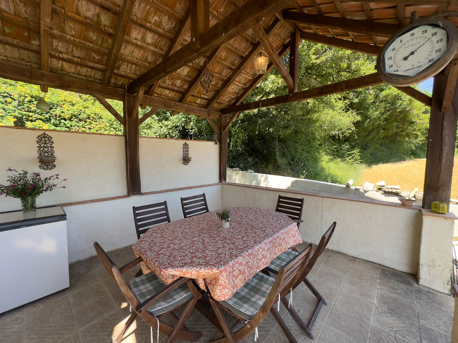 Terrasse couverte pour les repas