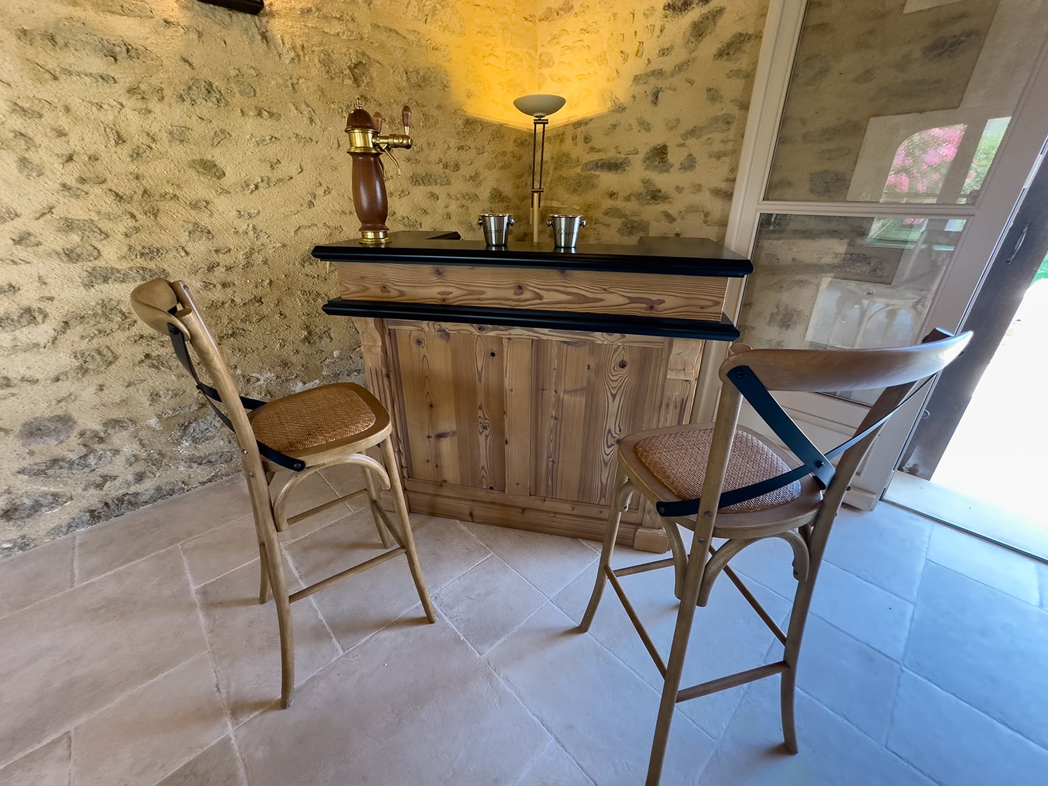 Bar dans le pavillon